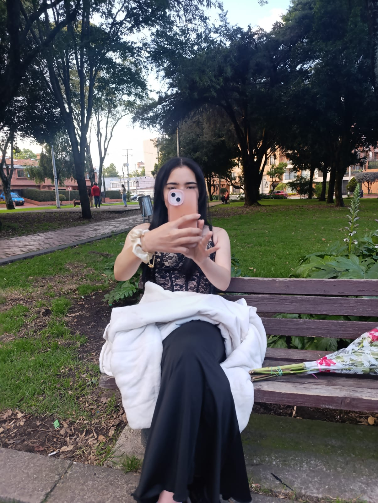 Equipo de RALOZ COL S.A.S en el taller de confección de uniformes escolares